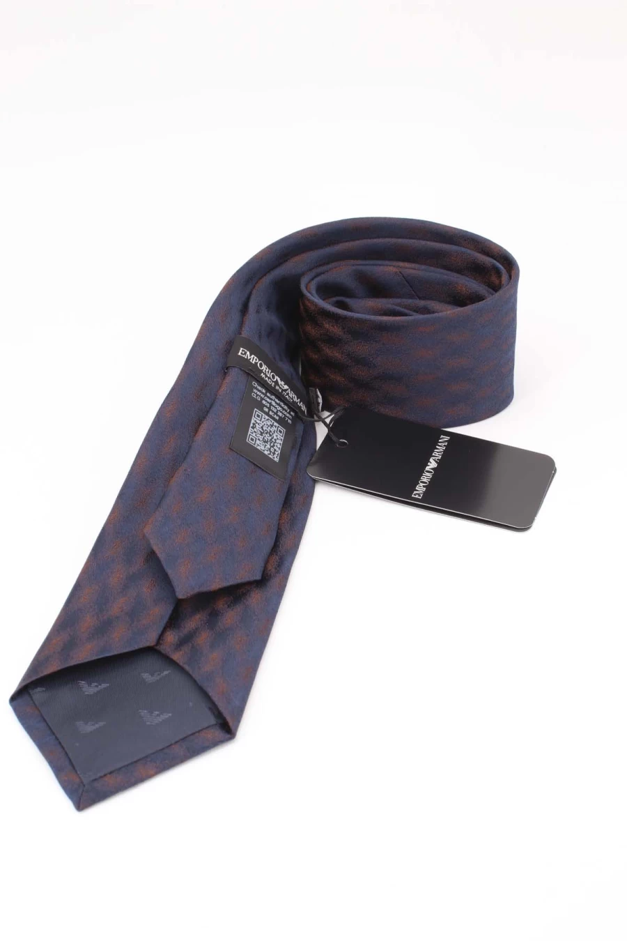 EMPORIO ARMANI Men's Silk Tie with Elegant Pattern - Prestige Collection